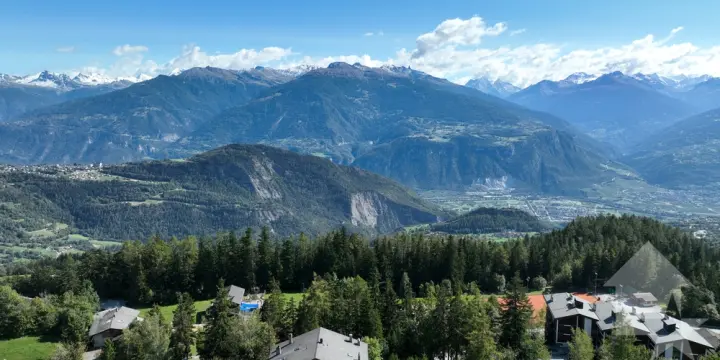 Terrain de 3730m2 en zone d'hôtel et habitat collectif