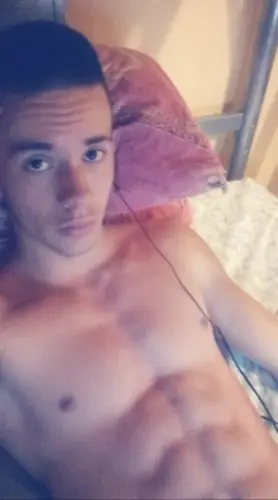 Mec chaud 100% Gay s'occupe de ta bite ! à vevey