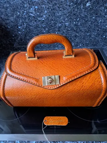 Ancien sac à main à Le Pont