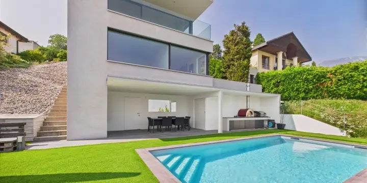 Luxuriöse Villa mit Salzwasserpool und unvergleichlichem Talblick
