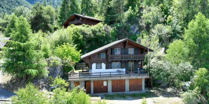 Magnifique chalet de caractère situé dans les mayens de Saxon
