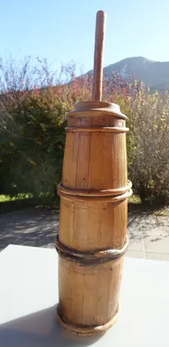 Baratte en bois ancienne à Genève