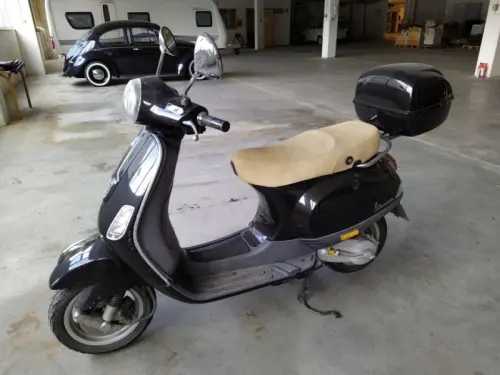 Vespa LX50 2T Nero à St. Gallen