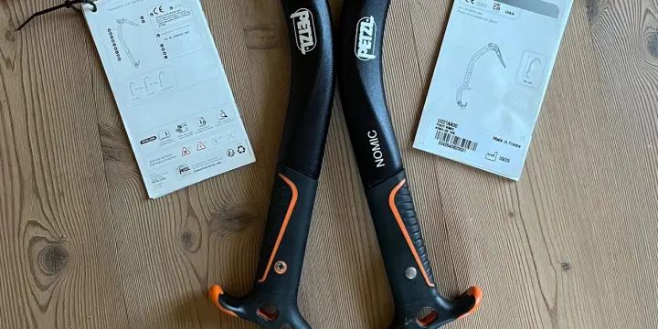 Piolets Petzl Nomic