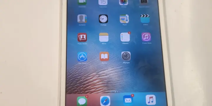iPad mini A1432 16 Go Ecran 7.9", vendu sans chargeur. Fonctionne très bien