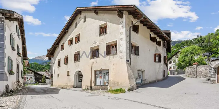 Engadiner-Mehrfamilienhaus in Filisur
