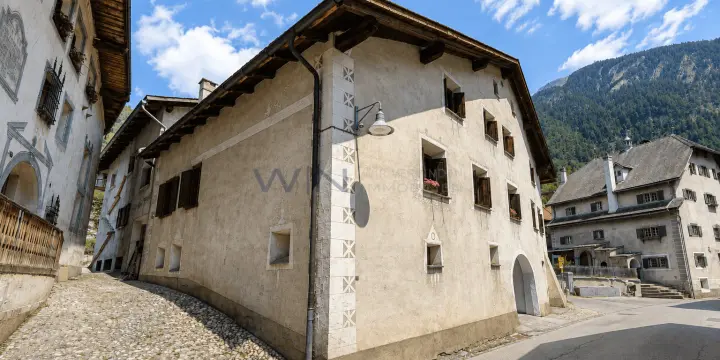 Engadiner-Mehrfamilienhaus in Filisur