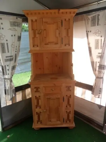 A vendre grand vaisselier à Avenches