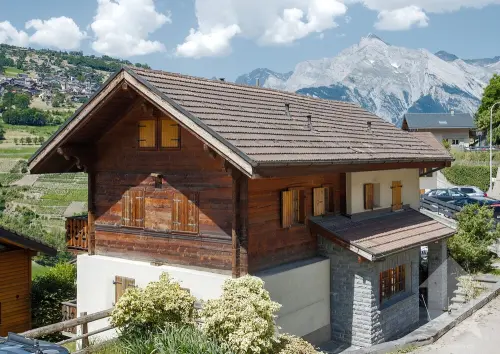 Chalet de 5.5 pièces avec cachet, 180 m2, situation ensoleillée