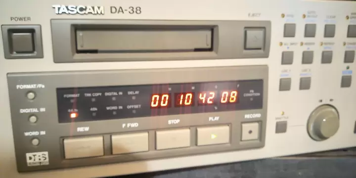 Tascam DA-38 (8 Tracks-Digital Multitrack Recorder)