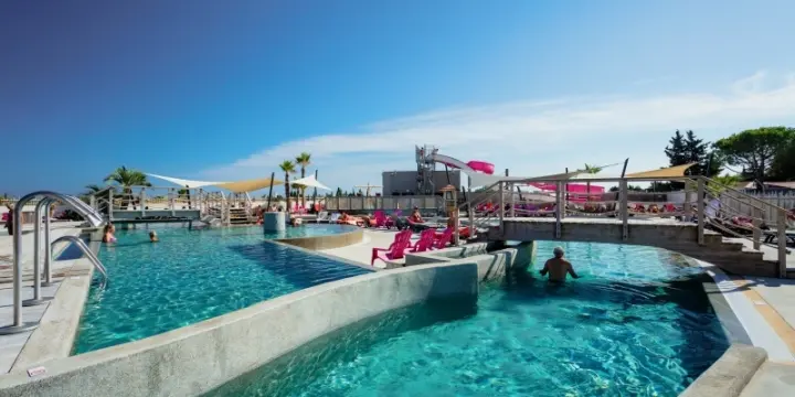 Vacances ensoleillée en Camping  bord de Méditerranée