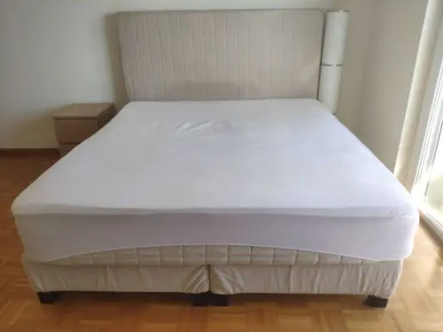 Lit Très Grand Comfort (King Size Bed) à Lausanne