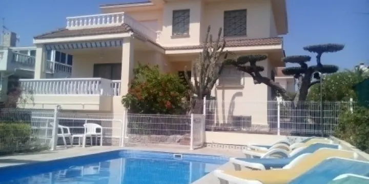 Maison avec piscine à 200 m de la plage