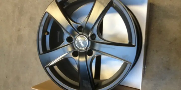 4 jantes alu noir neuves