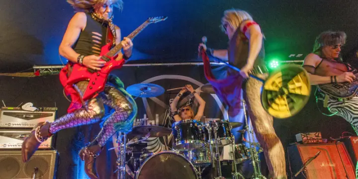 T’es Batteur Mais… Tu Peux Jouer Comme Tommy Lee ?