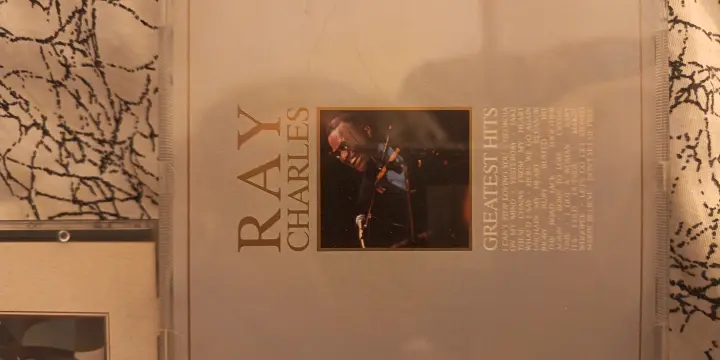 RAY CHARLES GREATEST HITS CD