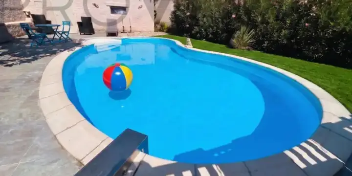 Exklusives mediterranes Wohnparadies mit Pool und Privatsphäre