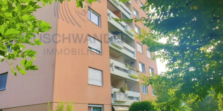 Superbe appartement au 1er étage avec ascenseur au calme assuré !