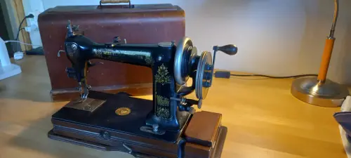 Machine à coudre époque 1900 à Sion