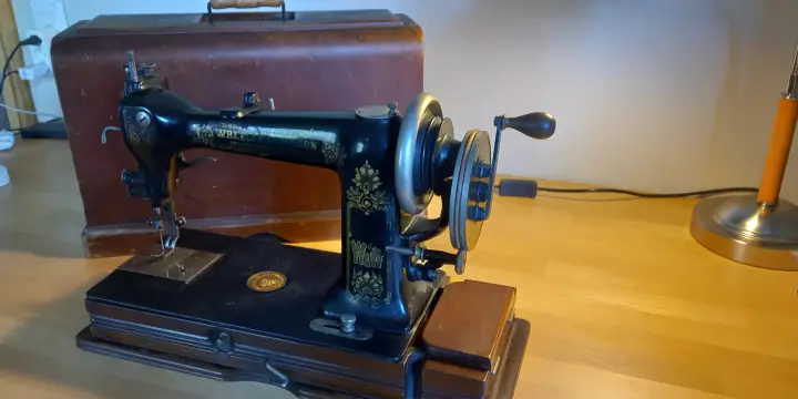 Machine à coudre époque 1900