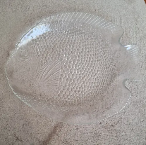 Plat en forme de poisson à Moutier