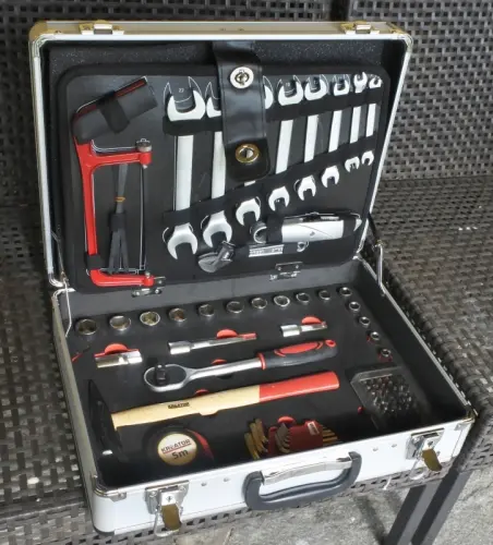 Coffret d'outils à la Croix / Lutry