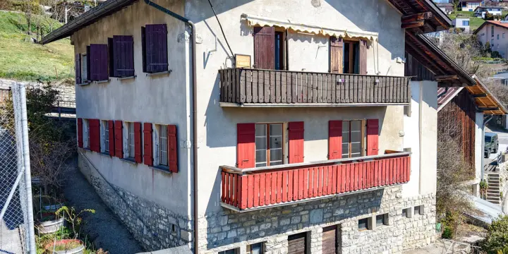 Appartement de 5.5 pièces + grange/garage, splendide vue, calme, ensoleillé