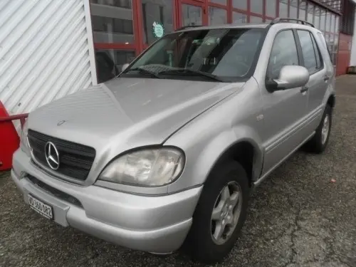 Mercedes-benz ML 320 à Le Mont-sur-Lausanne