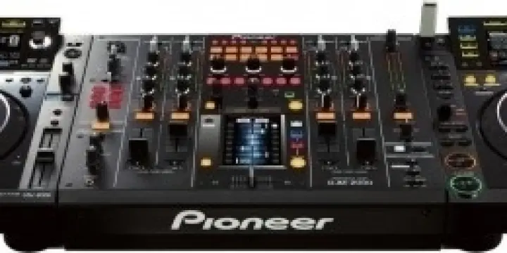 2x Pioneer CDJ 2000 & DJM 2000