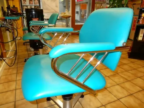 Mobilier Salon de Coiffure à Monthey
