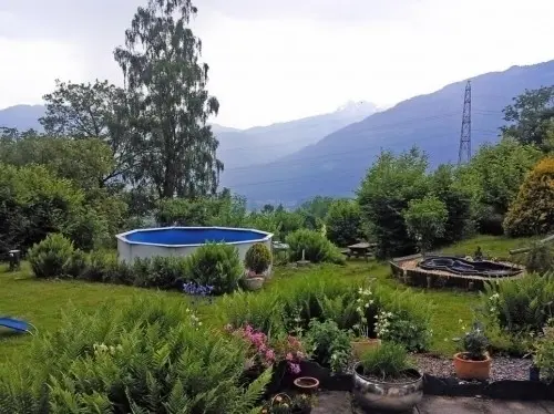 Maison individuelle avec grand jardin  à Daviaz