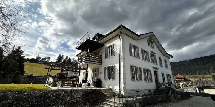 À vendre spacieux appartement de 6.5 pièces au 1er étage à Sonceboz