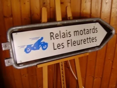 Support pour signalisation routière à Fleurier