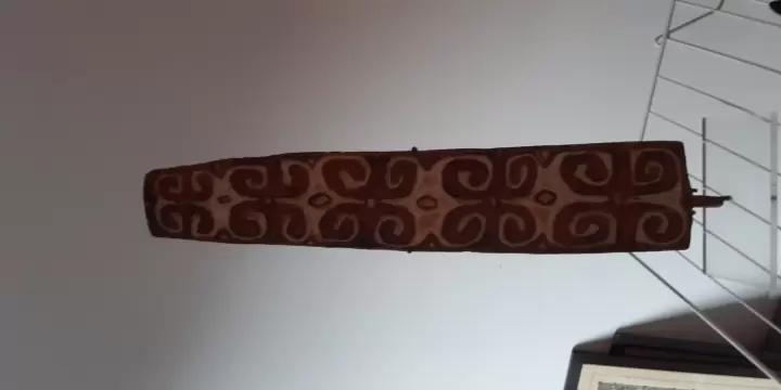 lance en bois avec teinture naturelle (Afrique centrale)