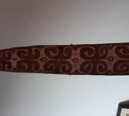 lance en bois avec teinture naturelle (Afrique centrale)
