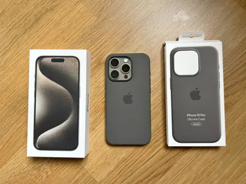 iPhone 15 Pro 256gb Titanium (like new) à Geneve