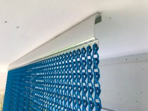 Rideaux de porte en chaîne d'aluminium anodisé à Pfäffikon-ZH