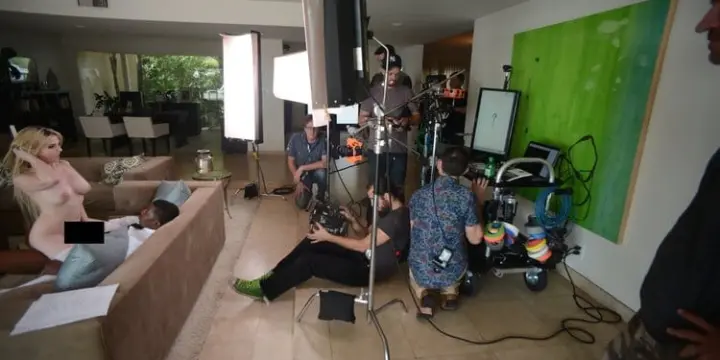 Nous recherchons de toute urgence des acteurs