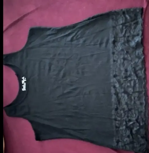 T-shirt Vogele noir à bretelles avec dentelle en bas Neuf à Moutier