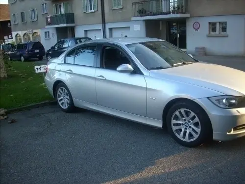 BMW serie 3 à Meyrin