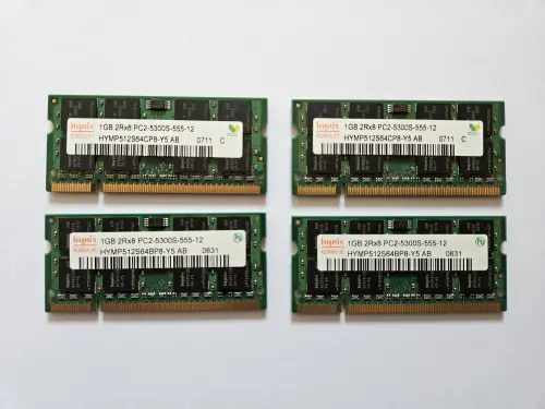 Lot Hynix 4 × 1 Go DDR2 667 SO-DIMM pour portable