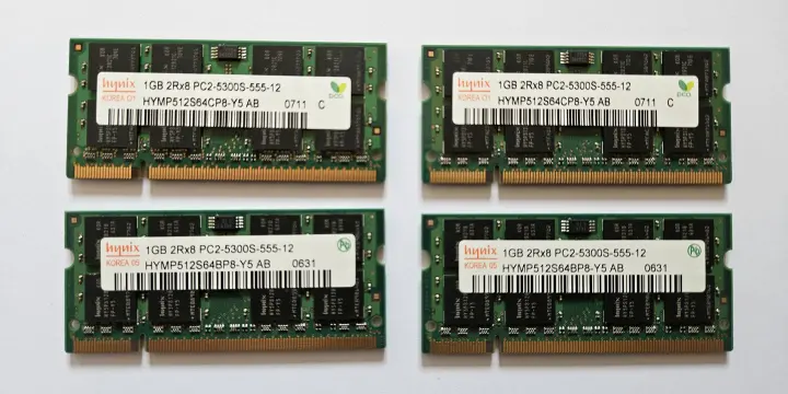 Lot Hynix 4 × 1 Go DDR2 667 SO-DIMM pour portable