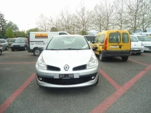 Renault CLIO III à chene-bourg