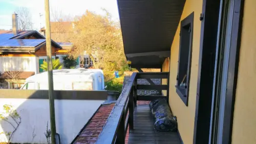 Studio meublé, calme, volumineux, balcon à Bellevue
