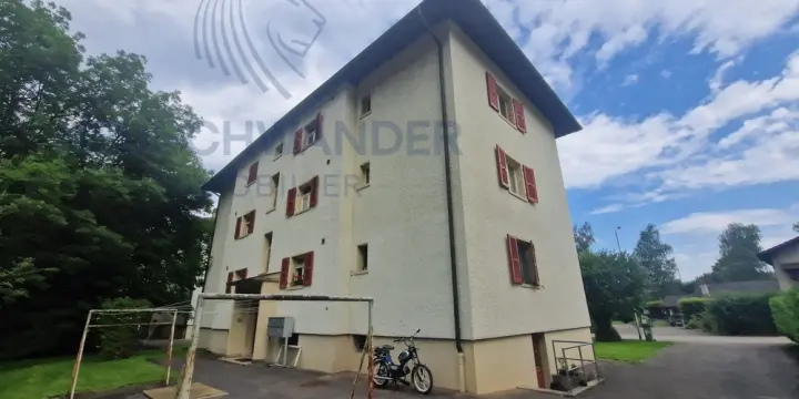 Immeuble de 6 appartements proche de la ville et ses commodités