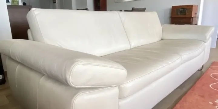 Canapé cuir couleur crème 3 places