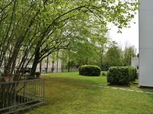 5 pièces traversant 115 m2 et 2 box ferm à Petit-Lancy