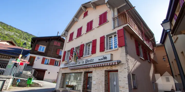 Maison villageoise de 200 m2 au centre de Varen