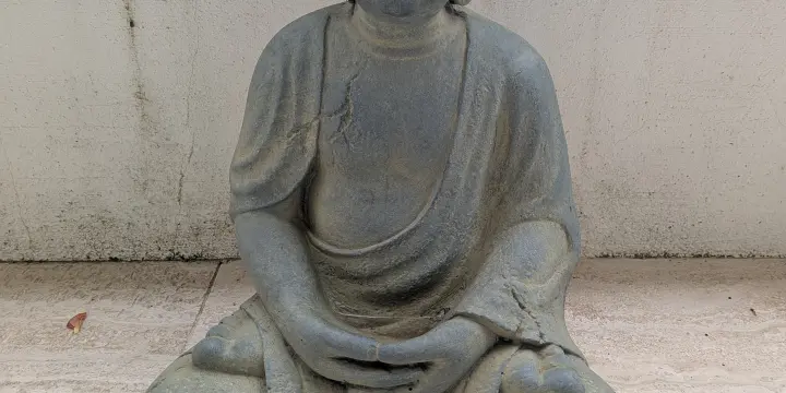 Bouddha extérieur gris