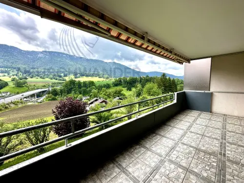 Sur les hauteurs de la ville dans un quartier tranquille à Moutier